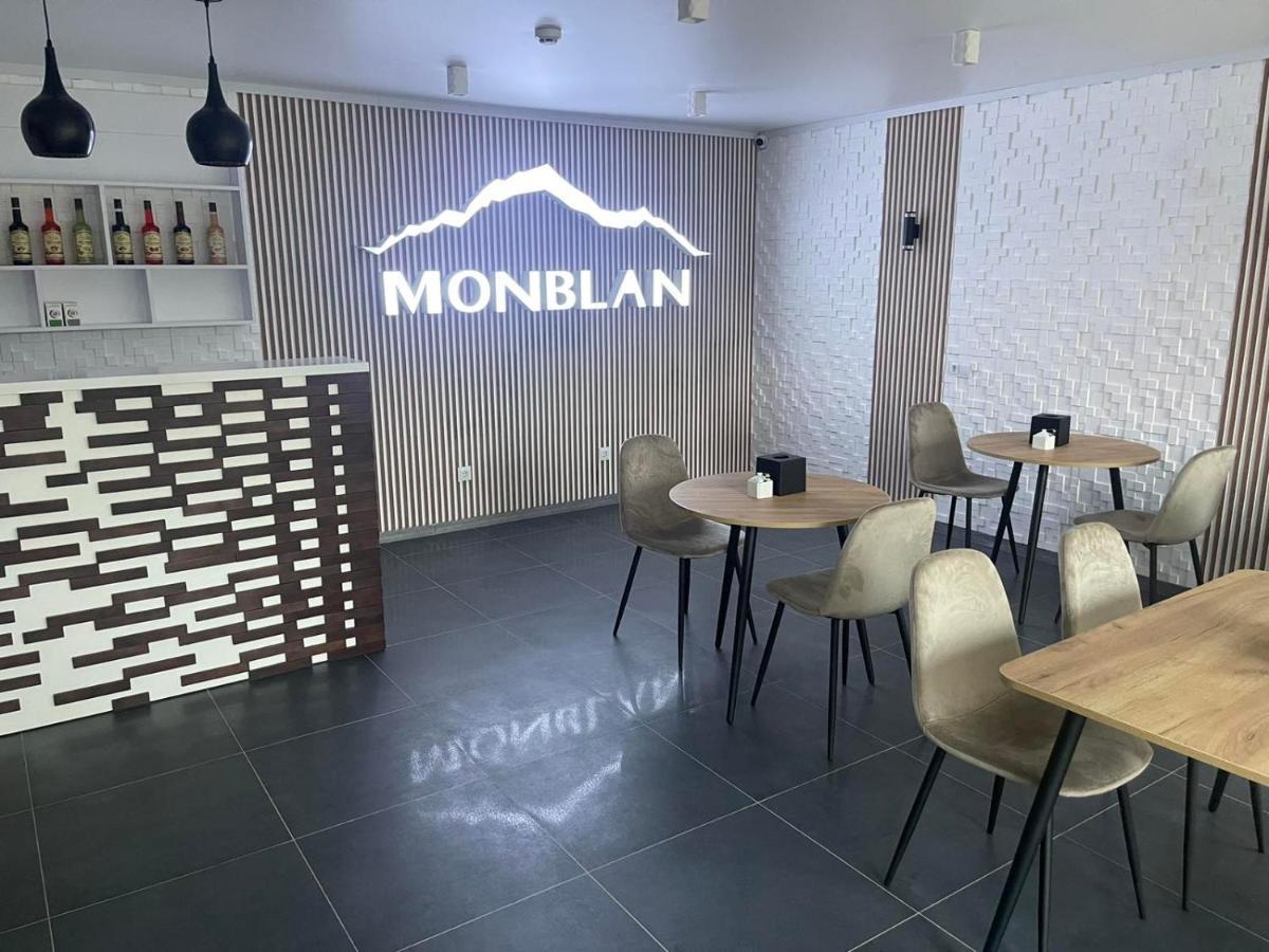 Отель Monblan Iablunîțea Exterior foto